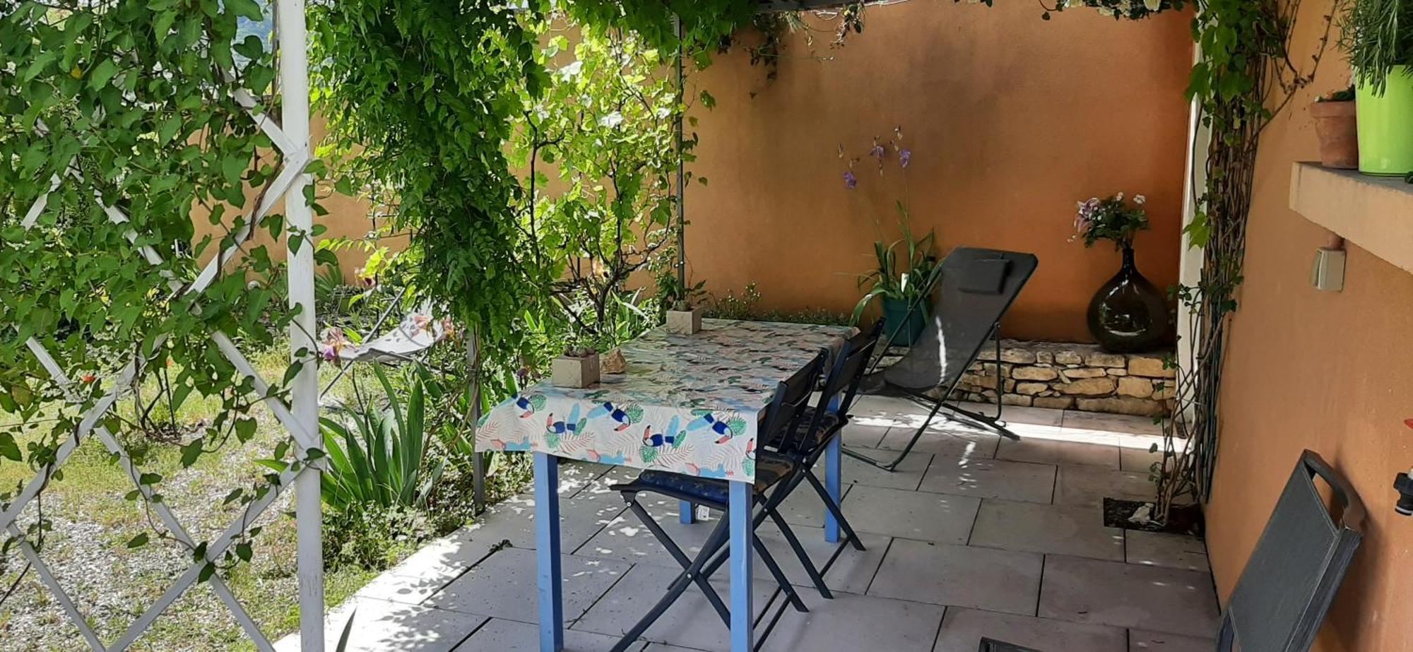 T.Belle Vue Panoramique Au Coeur Du Luberon 40M2 + Pergola . Jardin. P Apartment Apt Exterior photo